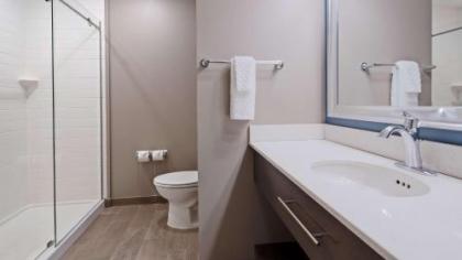 Best Western Plus Erie Inn & Suites - image 3