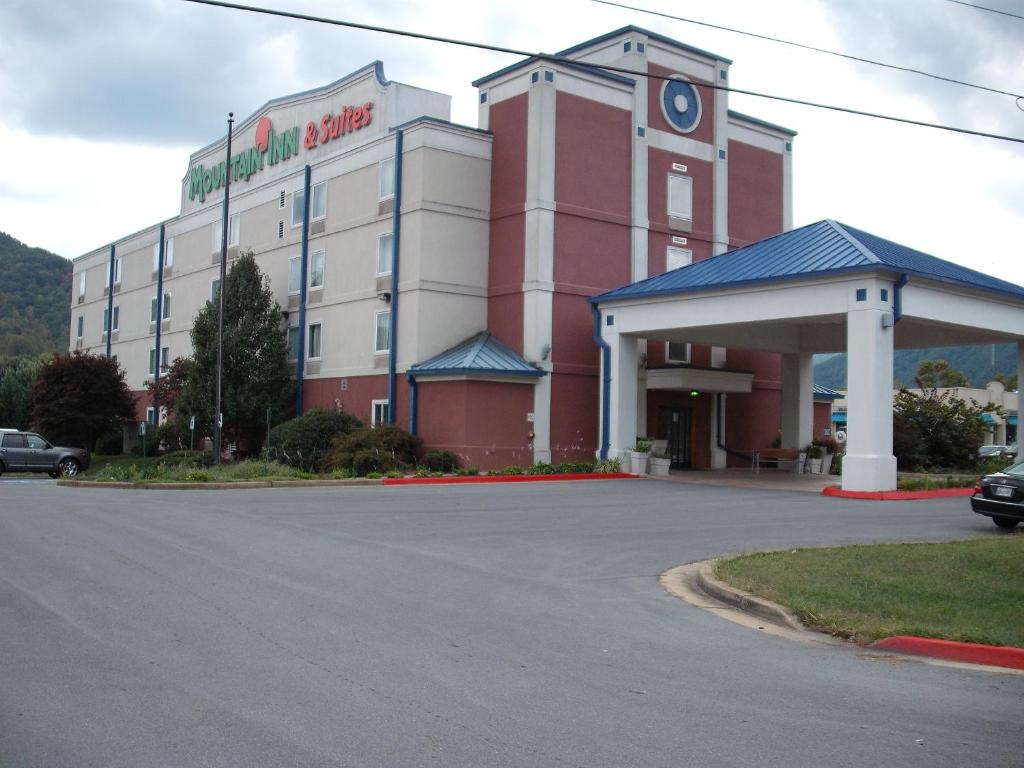 Mountain Inn & Suites - main image