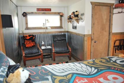 Cowboy Country Inn - image 14