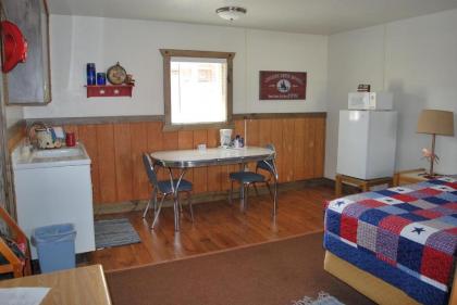 Cowboy Country Inn - image 15