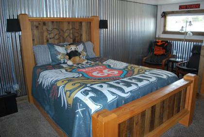 Cowboy Country Inn - image 2