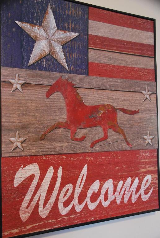 Cowboy Country Inn - image 4