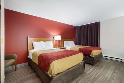 Econo Lodge Inn & Suites - image 11