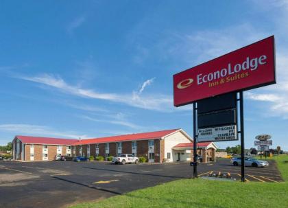 Econo Lodge Inn & Suites - image 3