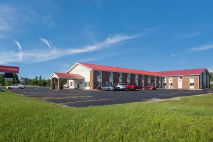 Econo Lodge Inn & Suites - image 4