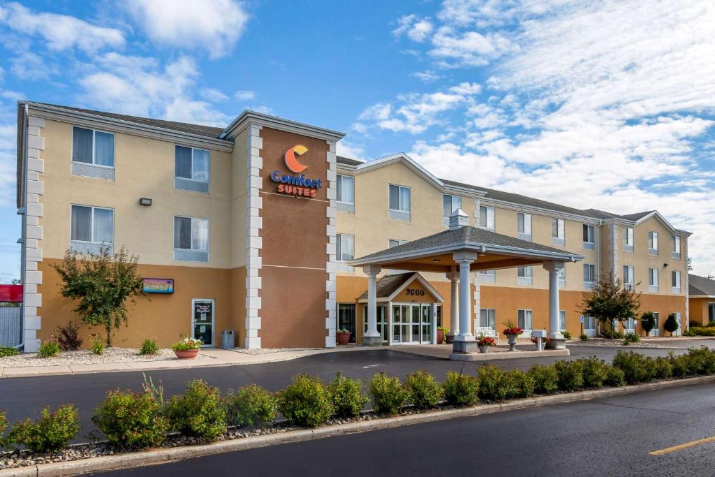 Comfort Suites Escanaba - main image