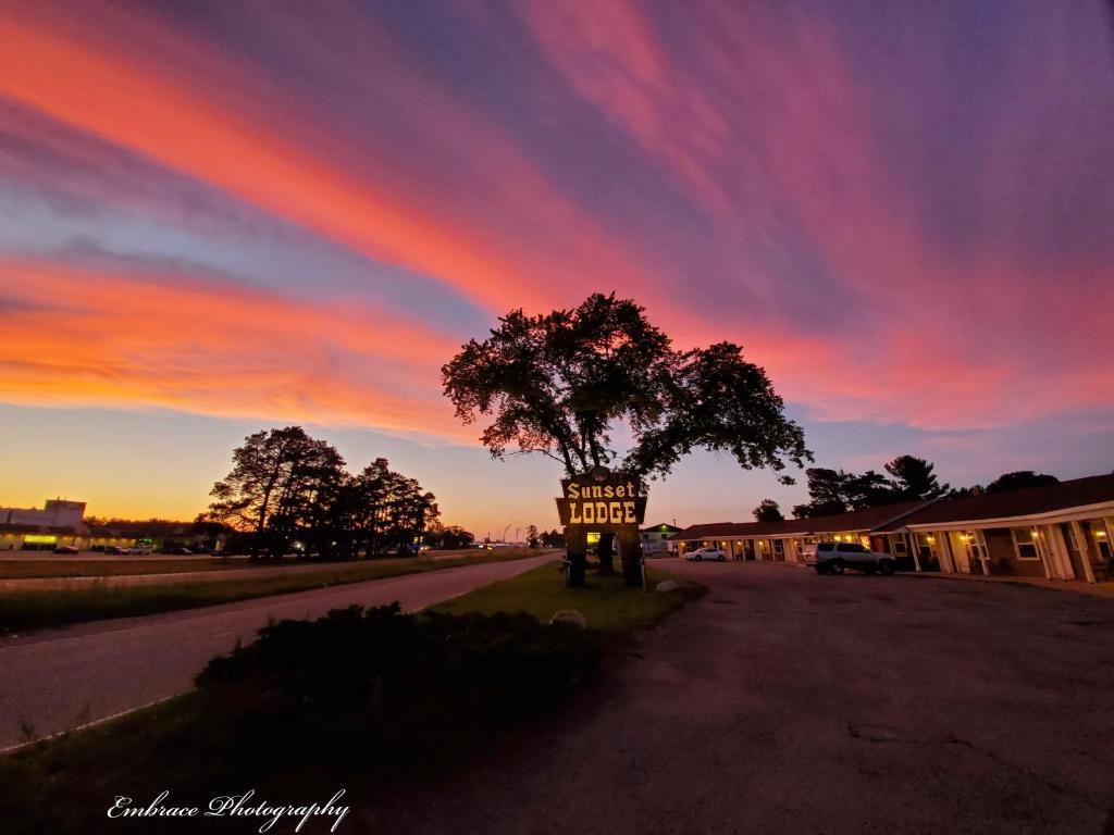 Sunset Lodge Escanaba - main image