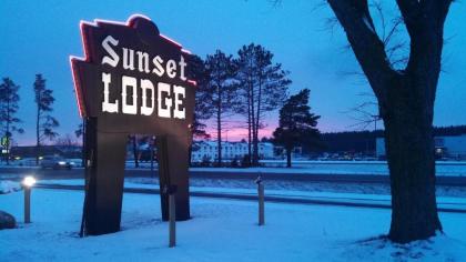 Sunset Lodge Escanaba - image 3