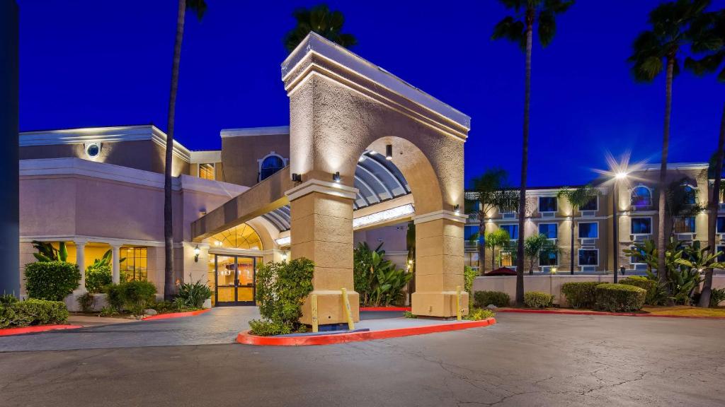 Best Western Escondido Hotel - main image