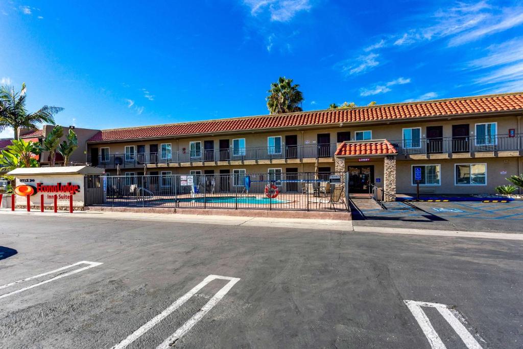 Econo Lodge Inn & Suites Escondido Downtown - main image