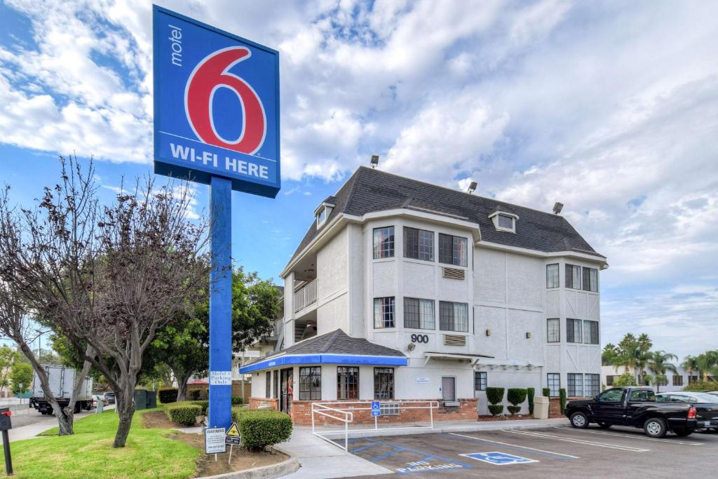 Motel 6-Escondido CA - main image