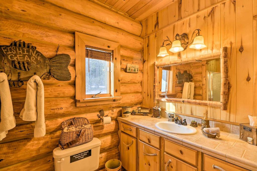 Glacier Park 2BR Log Cabin Best in the West! - image 2