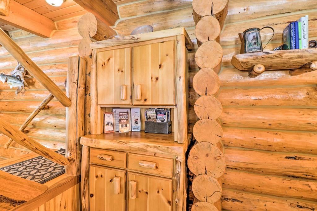 Glacier Park 2BR Log Cabin Best in the West! - image 6