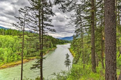 Glacier Park 2BR Log Cabin Best in the West! - image 8