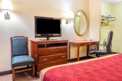 Econo Lodge Philadelphia Airport - image 2