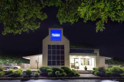 Travelodge by Wyndham Essington / Philadelphia Airport - image 5