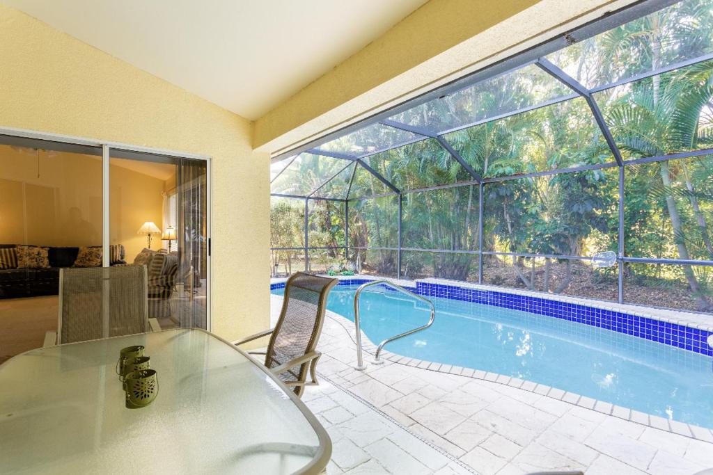 Serene & Attractive 3BR Pool - image 7