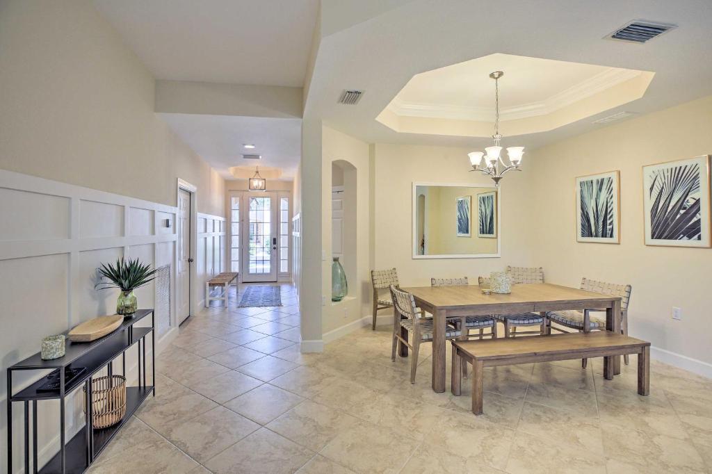 Chic Estero Townhome with Pool and Hot Tub Access - image 4