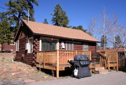 Lazy R Cottages with Hot Tubs by Rocky Mountain Resorts - image 5