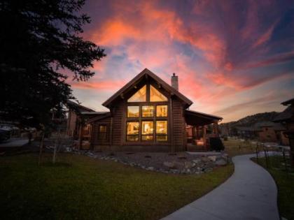 Lake Estes Getaway - Indoor/Outdoor Fireplace Private Jacuzzi Views! - image 1