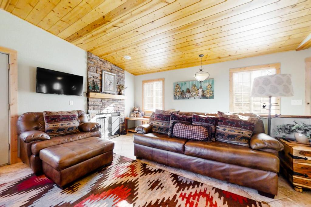 Rocky Mountain Sunshine Cabin - image 6