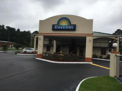 Days Inn by Wyndham Eufaula AL - image 8