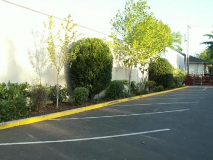 Express Inn & Suites Eugene - image 2