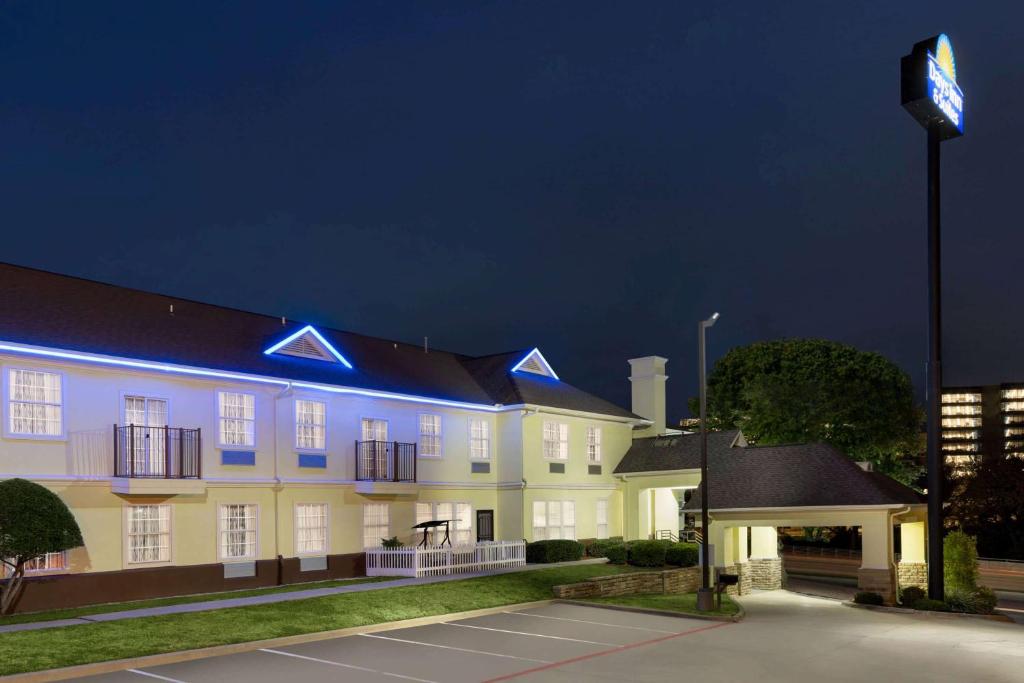 Days Inn & Suites by Wyndham DFW Airport South-Euless - main image