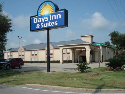 Days Inn & Suites by Wyndham Eunice - image 2