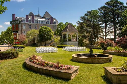 1886 Crescent Hotel and Spa - image 2