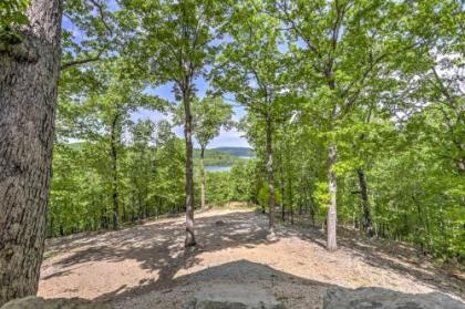 Private Eureka Springs Cabin with Beaver Lake Views! - image 2