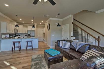 Modern Beaver Lake Gem at Holiday Island! - image 11