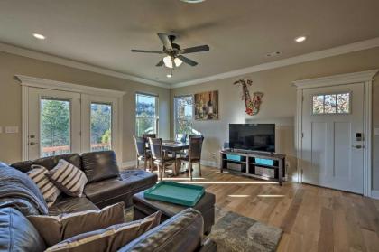 Modern Beaver Lake Gem at Holiday Island! - image 9