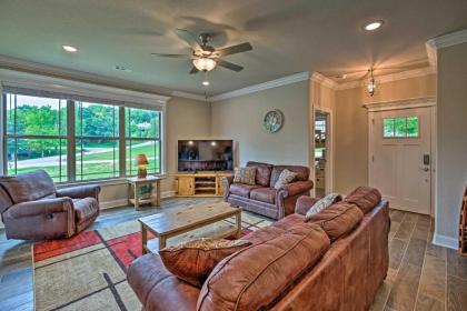 Ideally Located House Along Table Rock Lake! - image 3