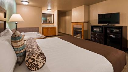 Best Western Plus Bayshore Inn - image 6