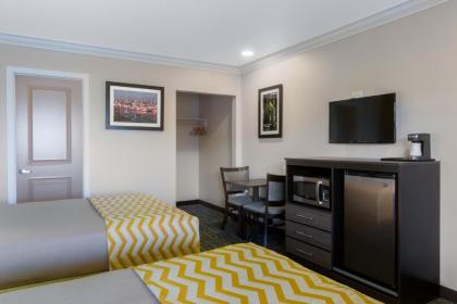 Travelodge by Wyndham Eureka - image 9