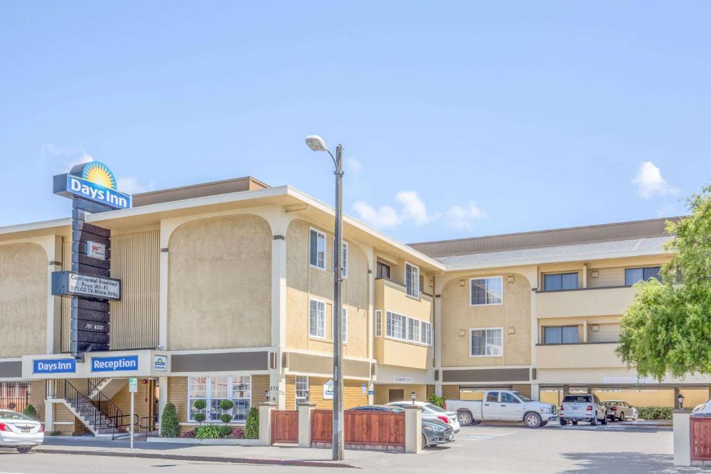 Days Inn by Wyndham Eureka CA - main image