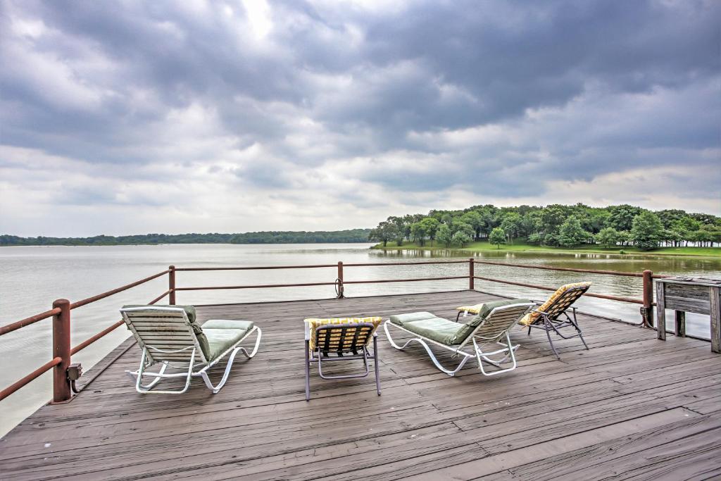 Eustace Lakefront House with Private Dock and Views! - image 2