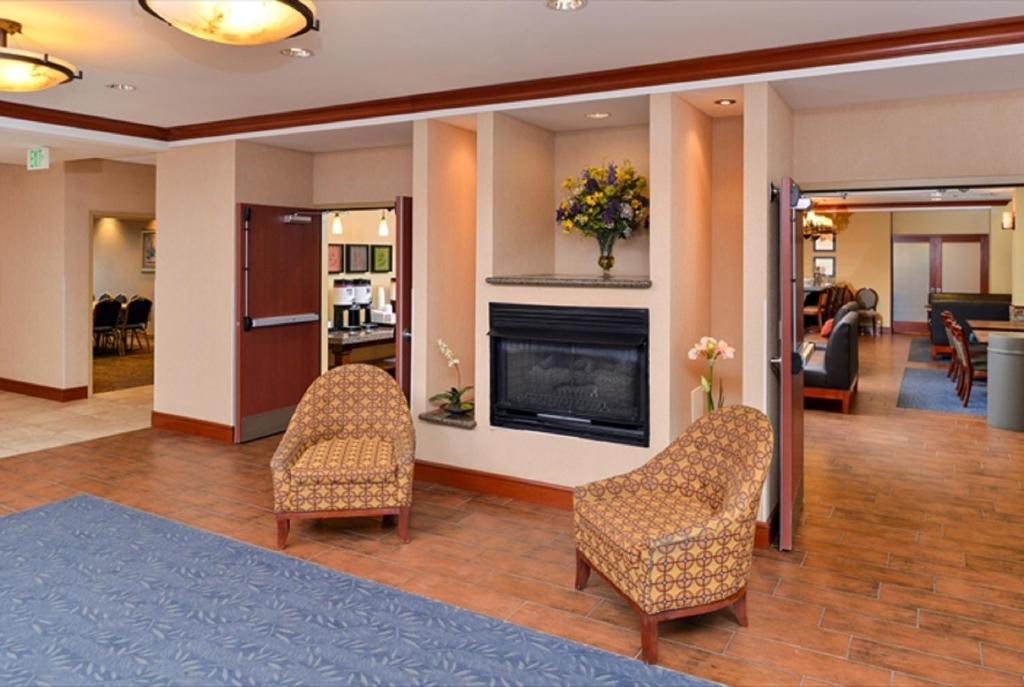 Hampton Inn Evanston - image 6