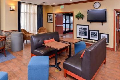 Hampton Inn Evanston - image 8