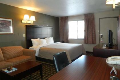 Travelodge by Wyndham Evanston - image 13