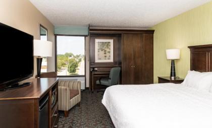 Hampton Inn Evansville - image 13