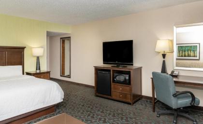 Hampton Inn Evansville - image 15