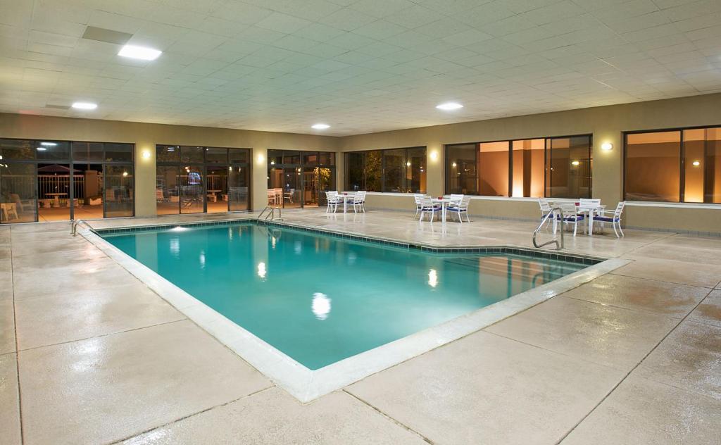 Hampton Inn Evansville - image 4