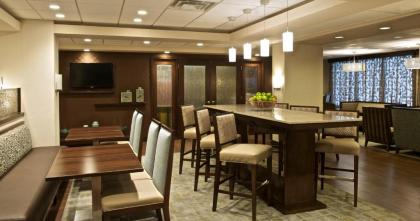 Hampton Inn Evansville - image 8