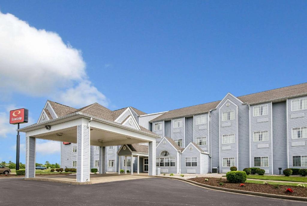 Econo Lodge Inn & Suites Evansville - main image