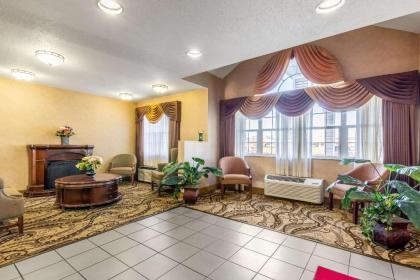 Econo Lodge Inn & Suites Evansville - image 9