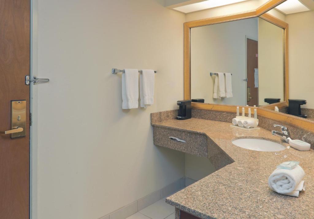 Holiday Inn Express Evansville - West an IHG Hotel - image 7