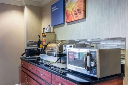 Comfort Inn East Evansville - image 13