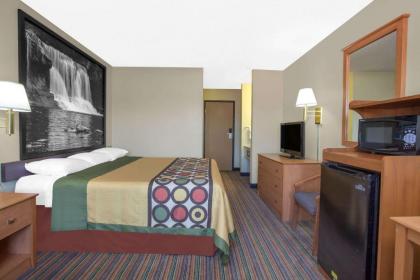 Super 8 by Wyndham Evansville East - image 3